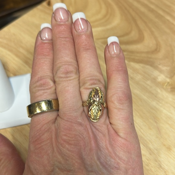 417890 10k Black hills gold Elegant Gold and Pink Leaf Ring - Picture 2 of 2